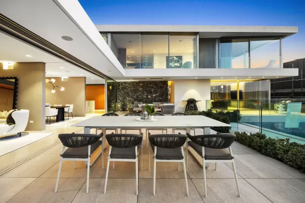 Queens_10_Vaucluse_Balcony-dusk_2
