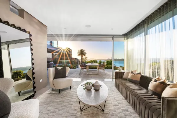 Queens_10_Vaucluse_Lounge_3